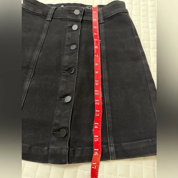 Black Button-Front Mini Skirt - Picture 4 of 6